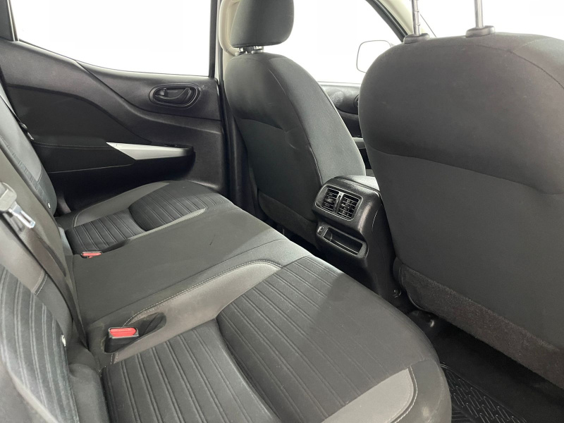 Nissan Comerciales Frontier y NP 300 Frontier Pick-Up 4 pts. Frontier SE, Doble Cab., L4, 2.5l, TM6, a/ac., VE, R-16 (cambio de línea) 2021